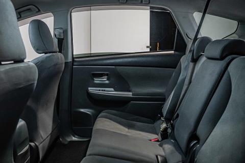 2012 Toyota Prius Alpha S - Thumbnail