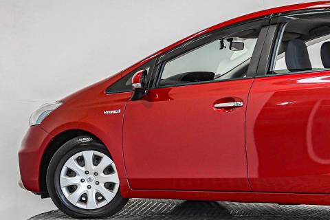 2012 Toyota Prius Alpha S - Thumbnail