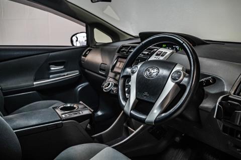 2012 Toyota Prius Alpha S - Thumbnail