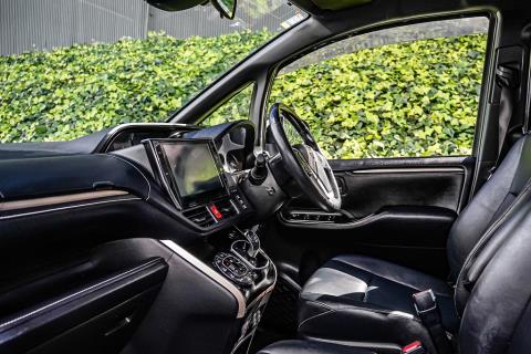 2016 Toyota Esquire Gi / Noah / Voxy - Thumbnail