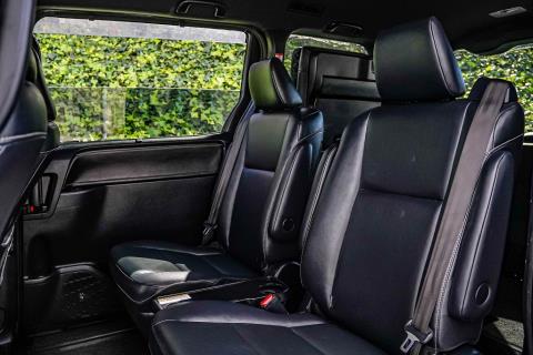 2016 Toyota Esquire Gi / Noah / Voxy - Thumbnail