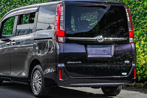 2016 Toyota Esquire Gi / Noah / Voxy - Thumbnail