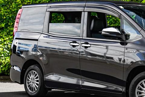 2016 Toyota Esquire Gi / Noah / Voxy - Thumbnail