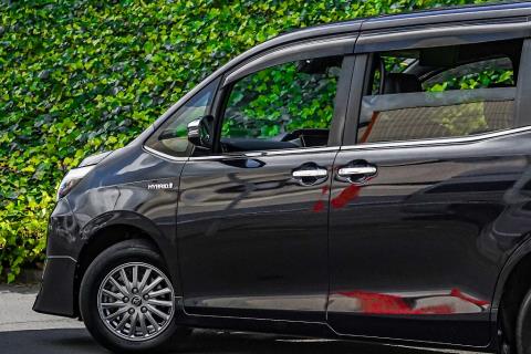2016 Toyota Esquire Gi / Noah / Voxy - Thumbnail