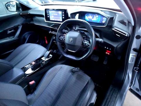 2021 Peugeot e-2008 Allure Electric - Thumbnail
