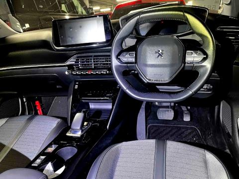 2021 Peugeot e-2008 Allure Electric - Thumbnail