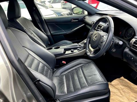 2014 Lexus IS 300h - Thumbnail