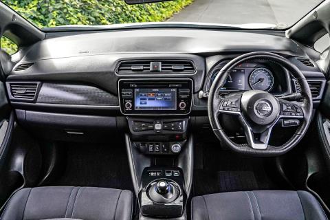 2017 Nissan Leaf 40X 89% SOH - Thumbnail