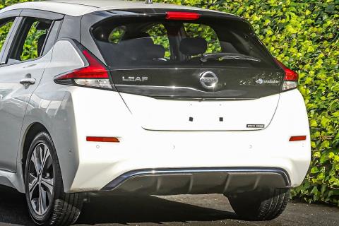 2018 Nissan Leaf 40G 87% SOH - Thumbnail
