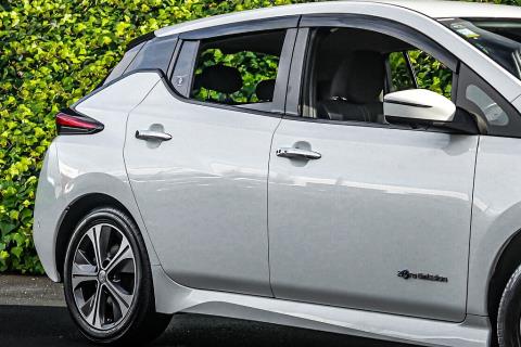 2018 Nissan Leaf 40G 87% SOH - Thumbnail