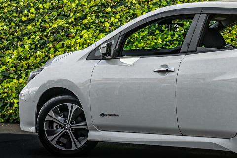 2018 Nissan Leaf 40G 87% SOH - Thumbnail