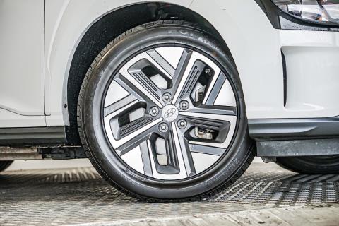 2021 Hyundai Kona EV 64kWh - Thumbnail