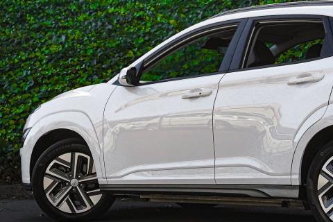 2021 Hyundai Kona EV 64kWh - Thumbnail