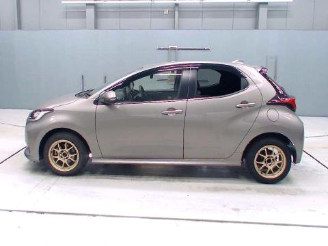 2020 Toyota Yaris Hybrid Z - Thumbnail