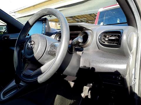 2020 Toyota Yaris Hybrid Z - Thumbnail