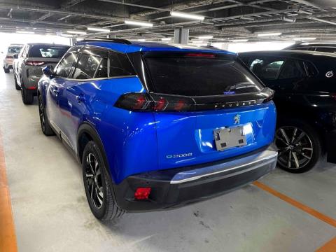 2022 Peugeot e-2008 Allure Electric - Thumbnail