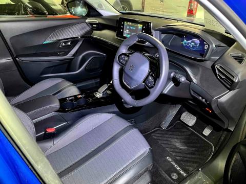 2022 Peugeot e-2008 Allure Electric - Thumbnail