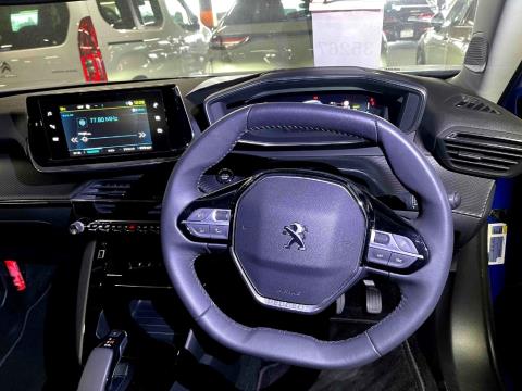 2022 Peugeot e-2008 Allure Electric - Thumbnail