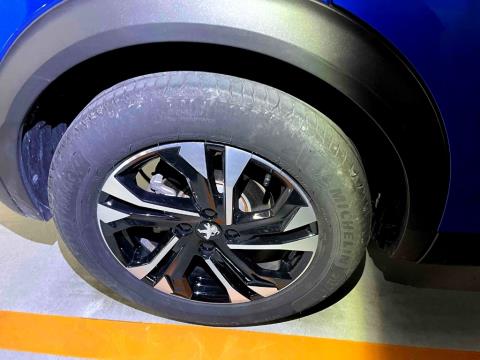 2022 Peugeot e-2008 Allure Electric - Thumbnail