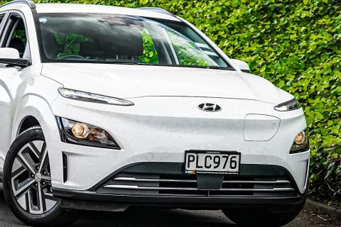 2022 Hyundai Kona EV 64kWh - Thumbnail
