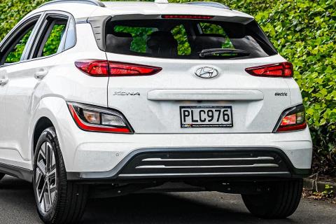 2022 Hyundai Kona EV 64kWh - Thumbnail