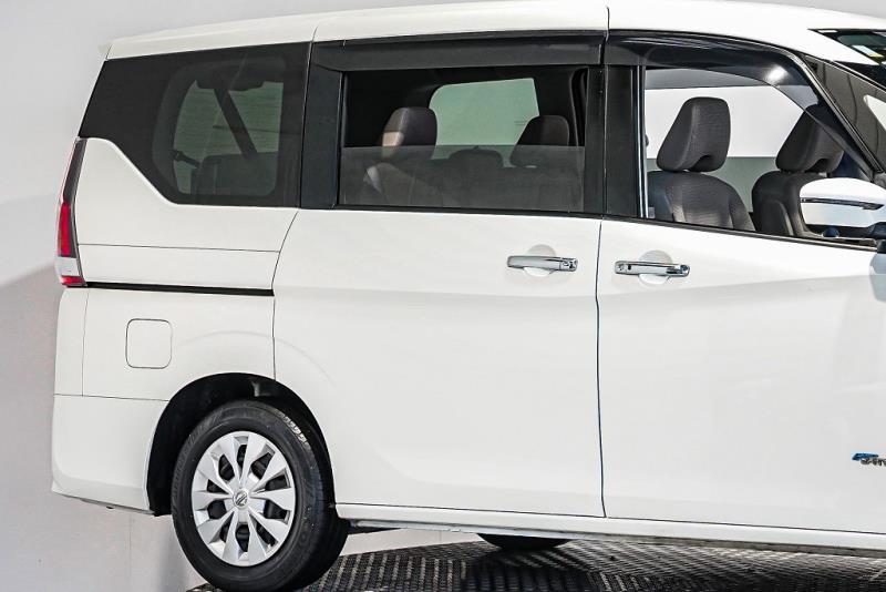 2017 Nissan Serena Hybrid 8 Seater