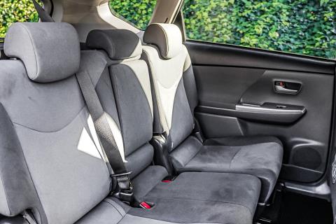 2012 Toyota Prius Alpha S - Thumbnail
