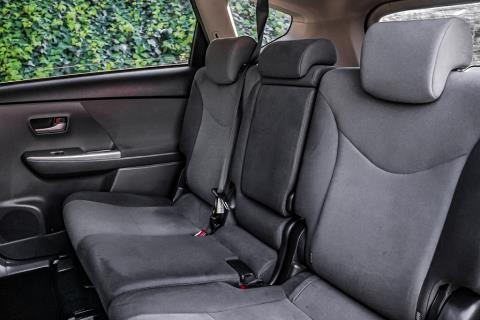 2012 Toyota Prius Alpha S - Thumbnail