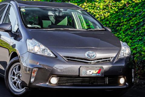 2012 Toyota Prius Alpha S - Thumbnail