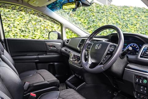 2016 Honda Odyssey Absolute - Thumbnail