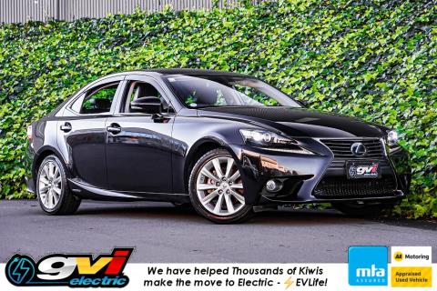 2014 Lexus IS 300h - Thumbnail