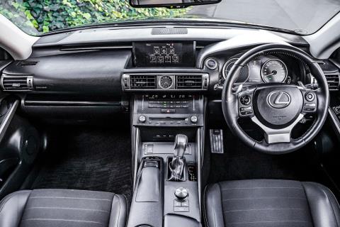 2014 Lexus IS 300h - Thumbnail
