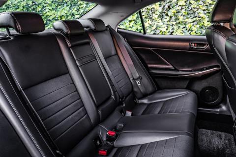 2014 Lexus IS 300h - Thumbnail