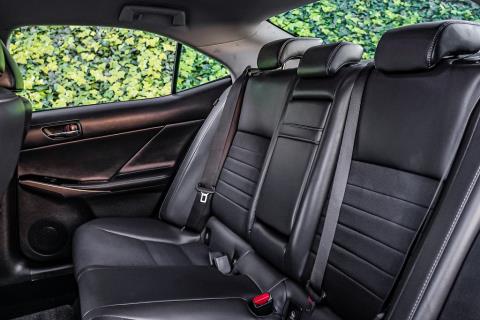 2014 Lexus IS 300h - Thumbnail