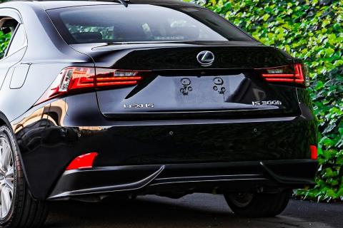 2014 Lexus IS 300h - Thumbnail