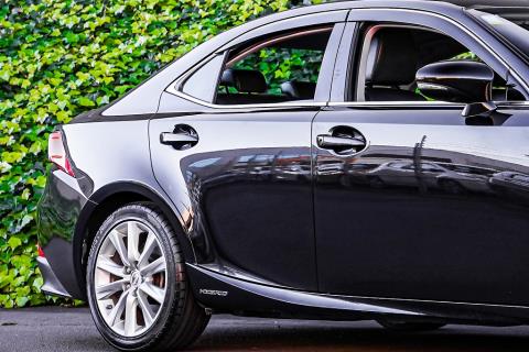 2014 Lexus IS 300h - Thumbnail