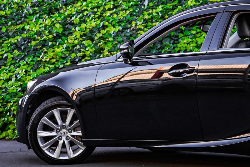 2014 Lexus IS 300h