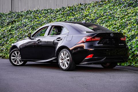 2014 Lexus IS 300h - Thumbnail