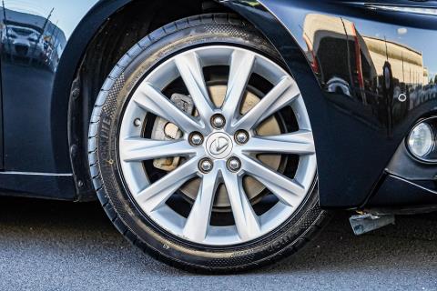 2014 Lexus IS 300h - Thumbnail