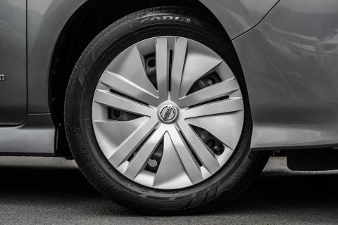 2018 Nissan Leaf 40X 88% SOH - Thumbnail