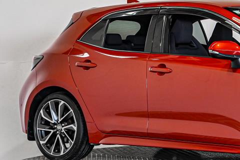 2018 Toyota Corolla ZR Hybrid - Thumbnail