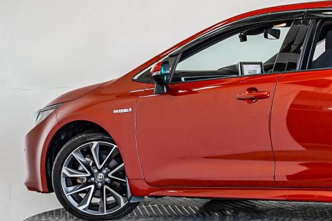2018 Toyota Corolla ZR Hybrid - Thumbnail