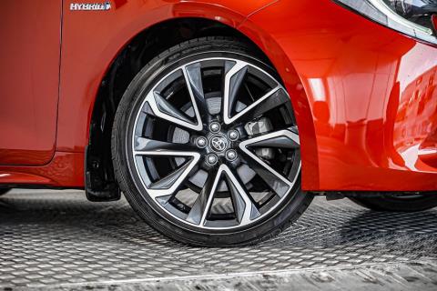 2018 Toyota Corolla ZR Hybrid - Thumbnail