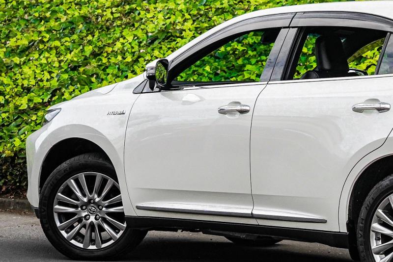 2016 Toyota Harrier Premium Hybrid