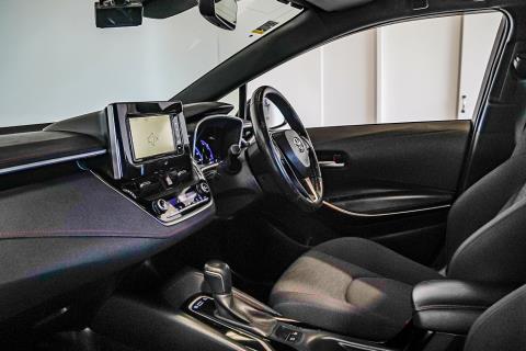 2018 Toyota Corolla GZ Hybrid - Thumbnail