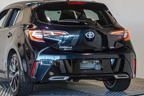 2018 Toyota Corolla GZ Hybrid - Thumbnail