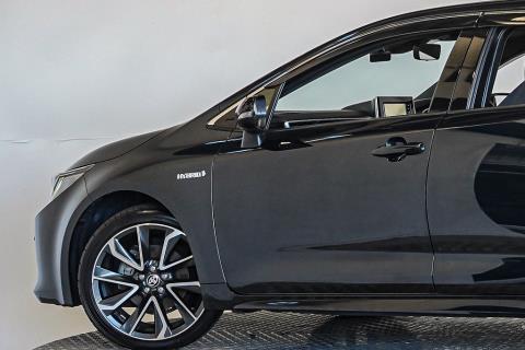 2018 Toyota Corolla GZ Hybrid - Thumbnail