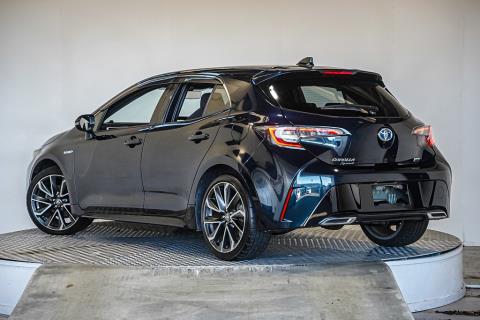 2018 Toyota Corolla GZ Hybrid - Thumbnail