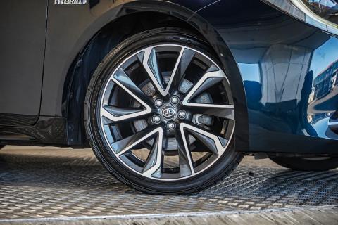 2018 Toyota Corolla GZ Hybrid - Thumbnail