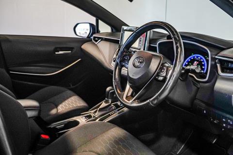 2018 Toyota Corolla GZ Hybrid - Thumbnail